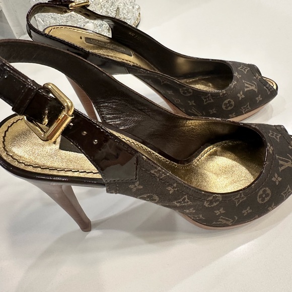 Louis Vuitton, monogram, Peep Toe, Sling Back, high heel With gold hardware. - Picture 5 of 11
